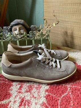 Ecco Size 40 US 9 9.5 Chase Taupe Water Resistant Leather Tie Sneakers